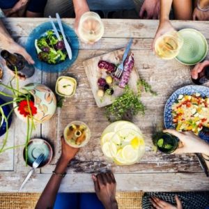 5 Tips for Throwing a Summer Dinner Party