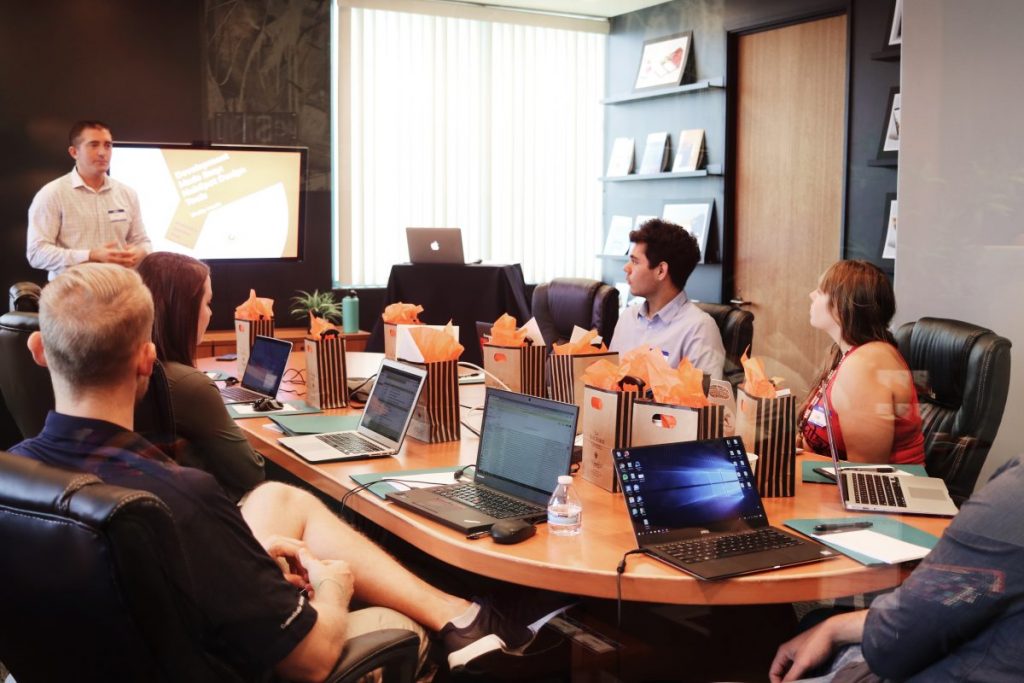 Uncover the Benefits of Hiring Through an Employer of Record
