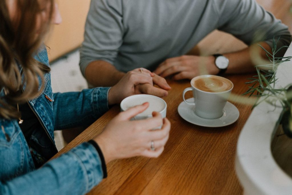 The Art of the First Message: Communication in Online Dating