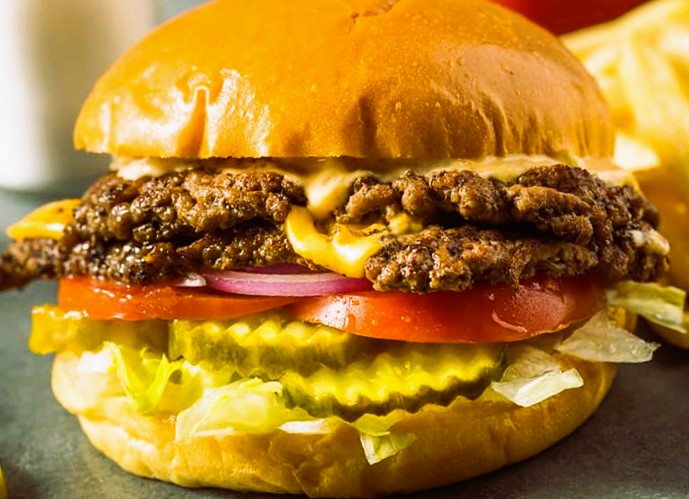 Reminiscent of those served in 1950’s burger joints, smash burgers became a viral sensation in 2023.