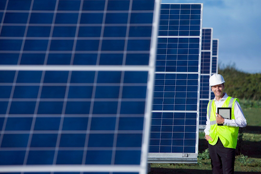 How to Maximize Space and Efficiency with Flat Roof Solar Installation