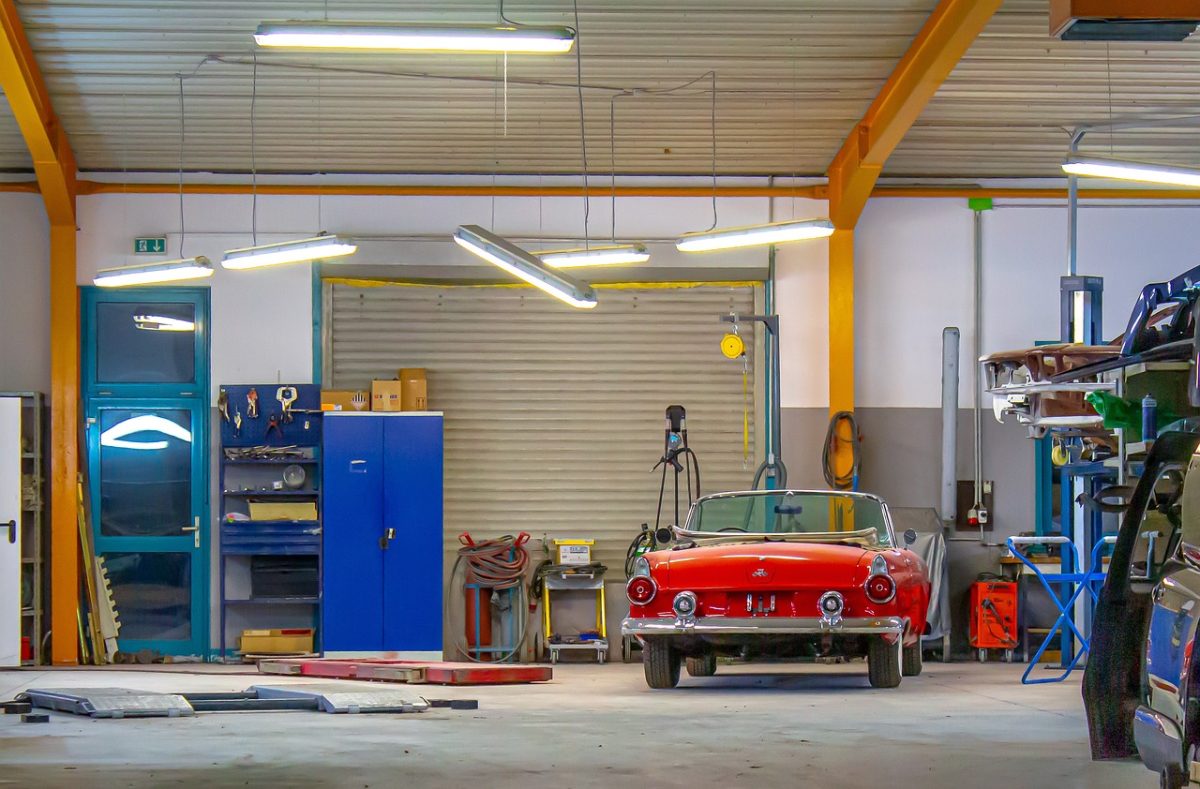 Choosing the Right Material for Your Garage Door Repair