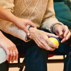 4 Ways You Can Foster Independence in an Elderly Relative