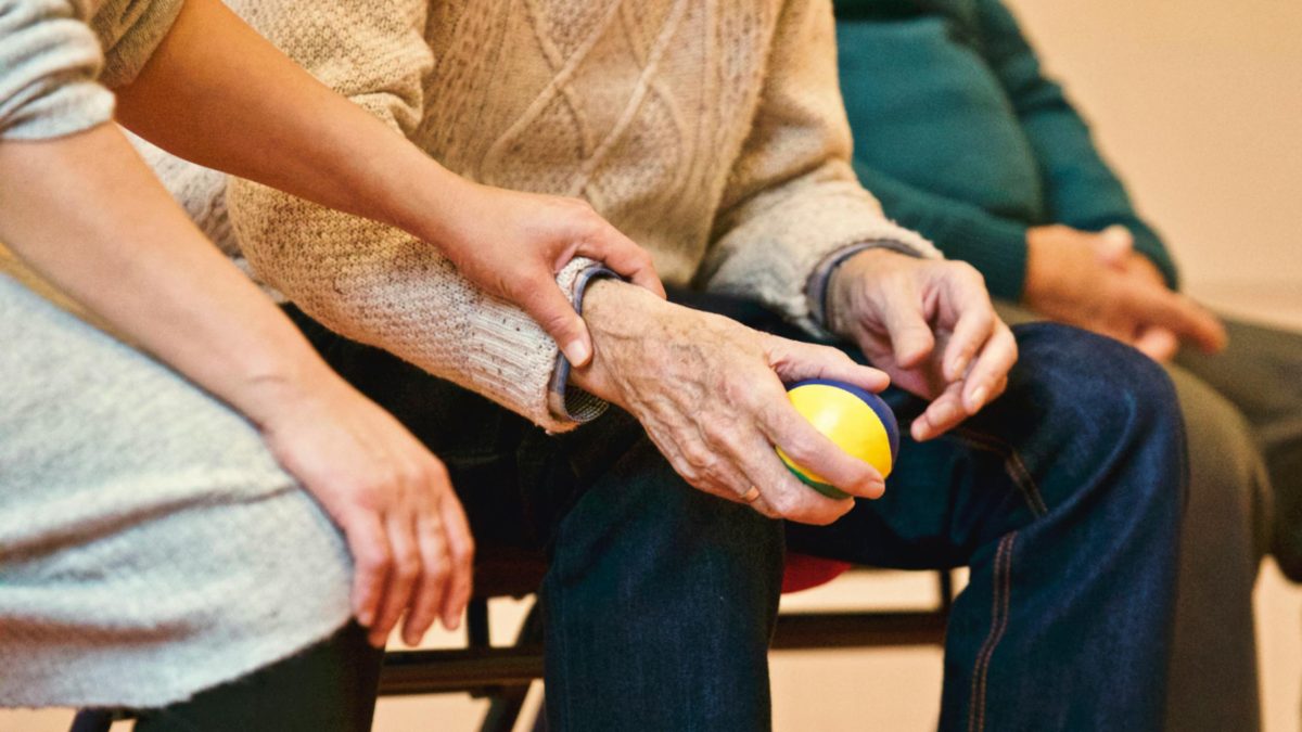 4 Ways You Can Foster Independence in an Elderly Relative