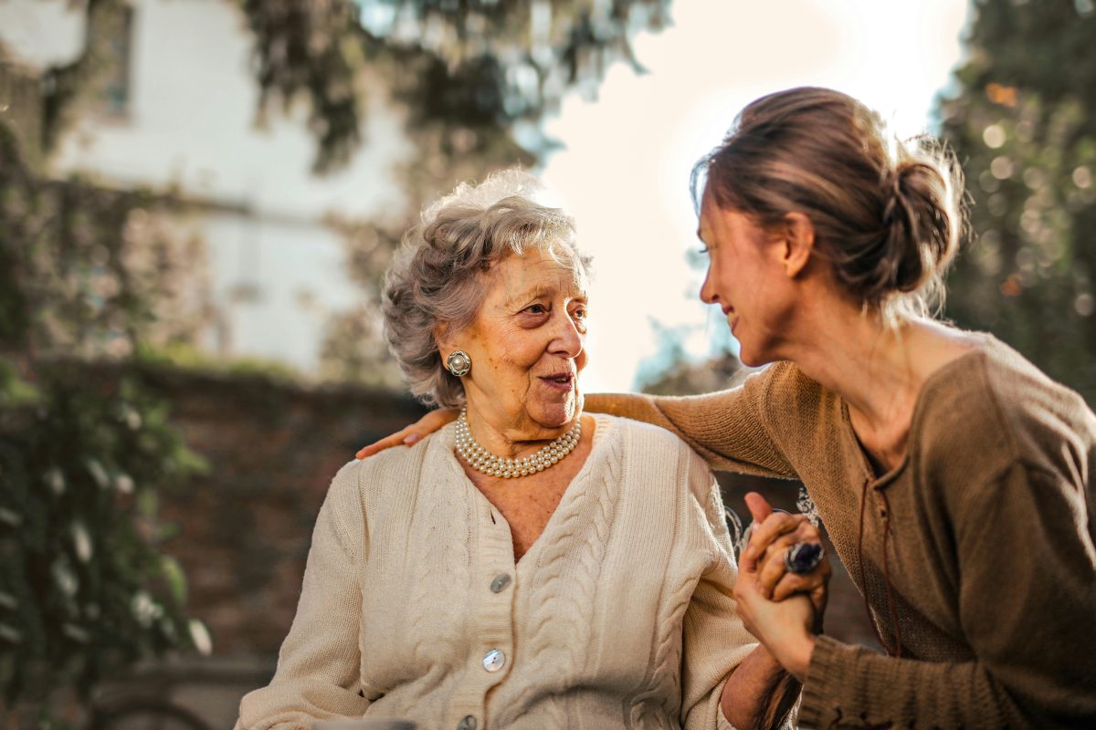 4 Ways You Can Foster Independence in an Elderly Relative
