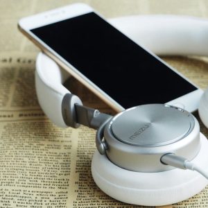 A Global Perspective on How High-Quality Audio Gear Complements the Modern Fashionista’s Lifestyle
