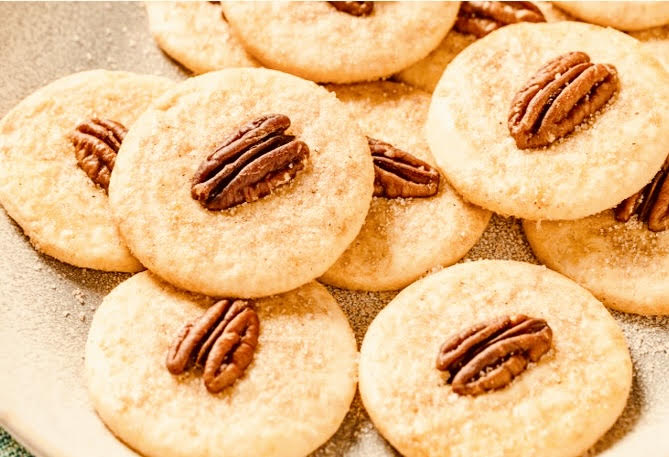 Shortbread cookies are easy to make and utterly delicous. 