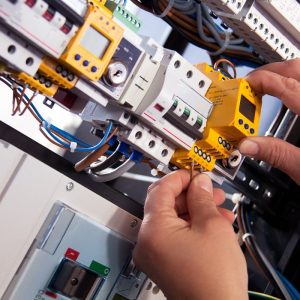 What Makes a Good Commercial Electrical Contractor: