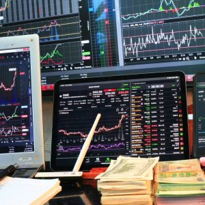 Customizing Moving Average Settings for Varied Market Conditions