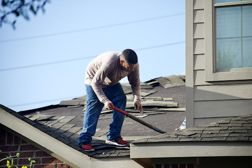 How to Choose the Right Contractor for Your Roof Repair Needs