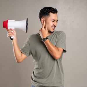 7 Signs You Might Be Experiencing Hearing Issues