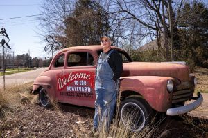 Clintonian Paul Gore has received a grant for a mural depicting the progress of the Natchez Trace.