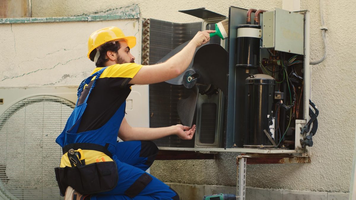 hvac engineer dusitng blower fan