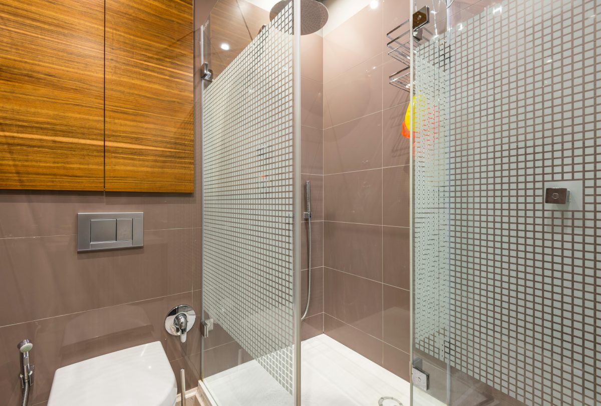 How Shower Door Glass Thickness Affects Look, Feel and Performance?