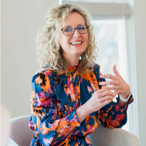 Dr. Meredith Travelstead, president of the Woman’s Clinic’s Executive Board, explains how a family tragedy led to her podcasting career during the Latimer Lunch at Mississippi College on March 21.