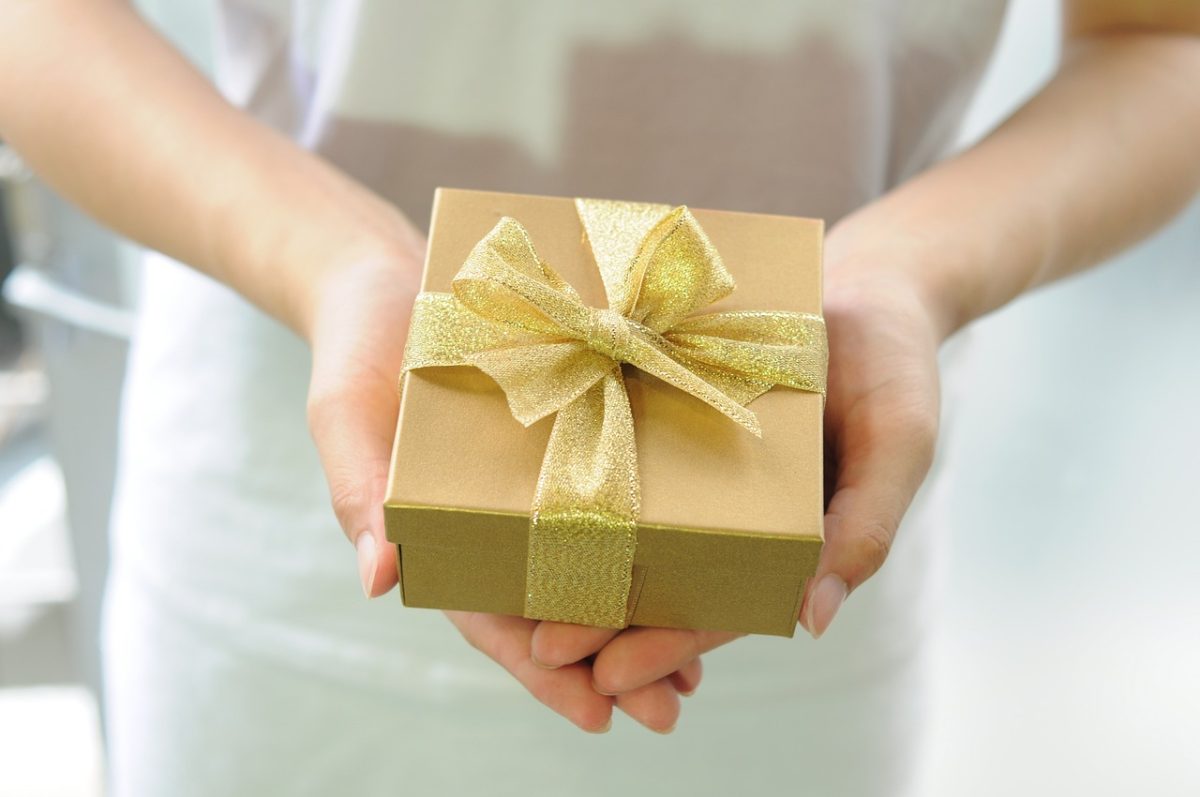 What to Look for When Shopping for a Gift for a Licensed Pilot