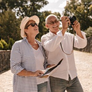 Why Mobile Medical Alert Systems Are Ideal for Seniors Who Travel