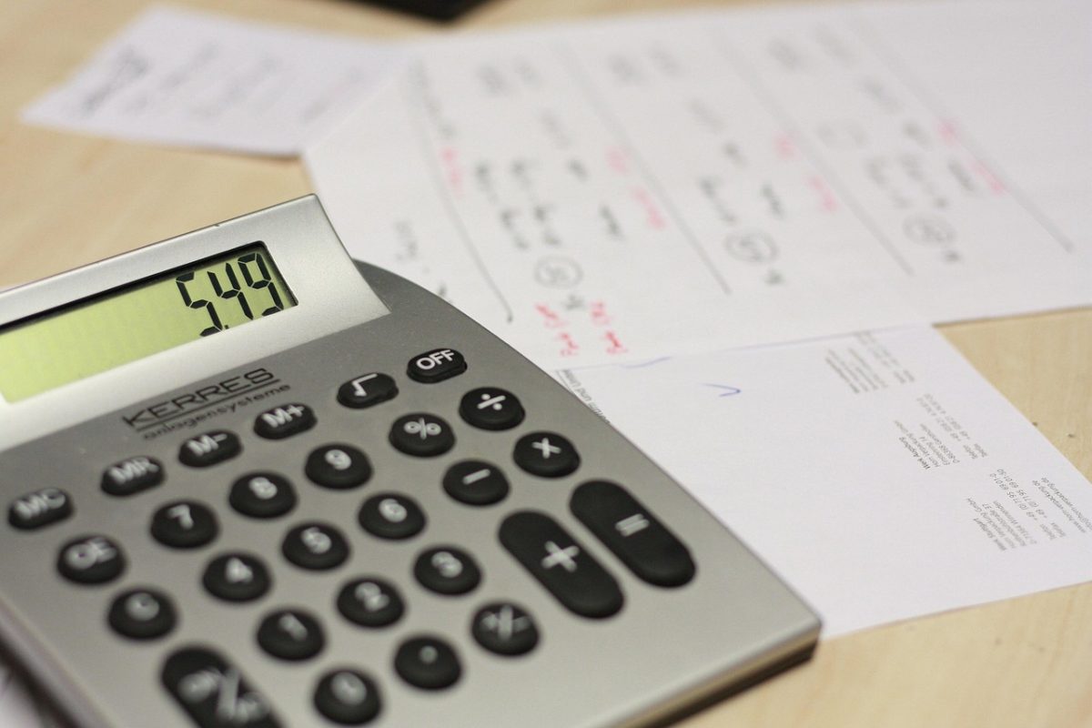 https://pixabay.com/photos/calculator-table-invoice-work-pay-1156121/
