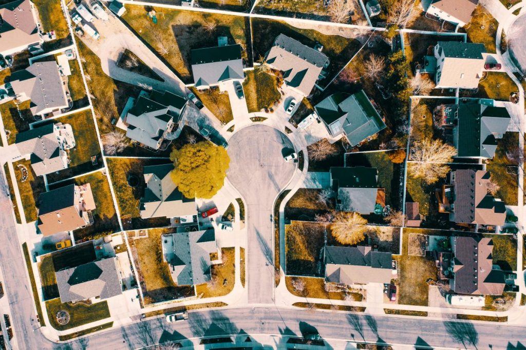 homes in a col-de-sac