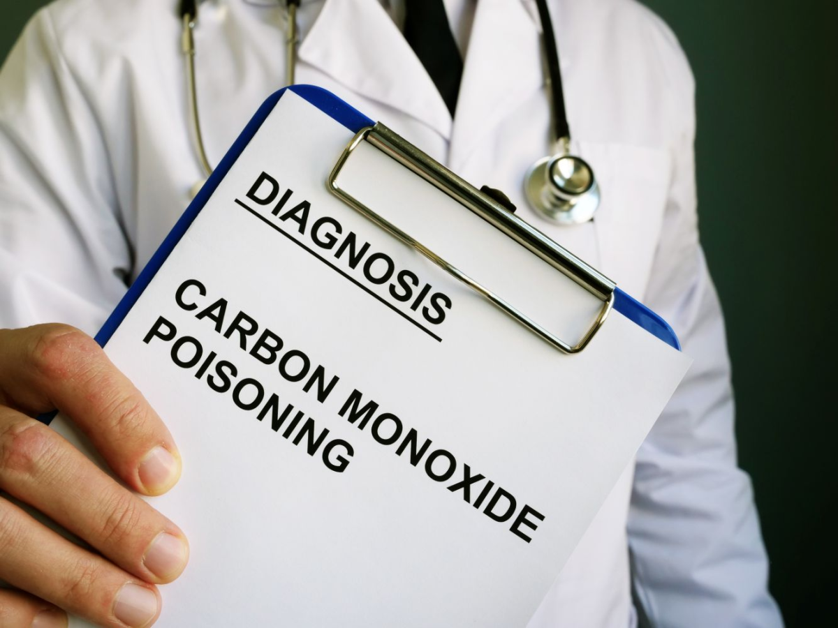 doctor holding clipboard with coarbon monoxide poisoning diagnosis