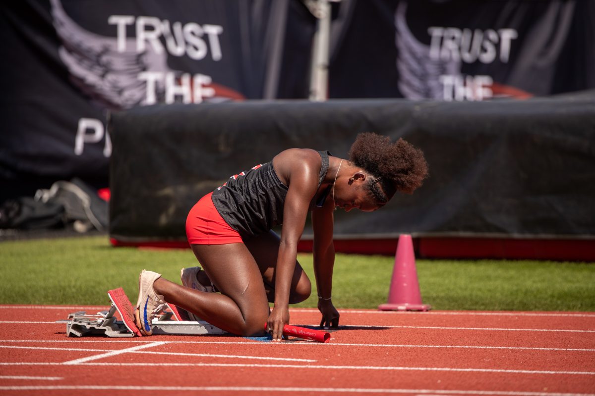 clinton arrows track