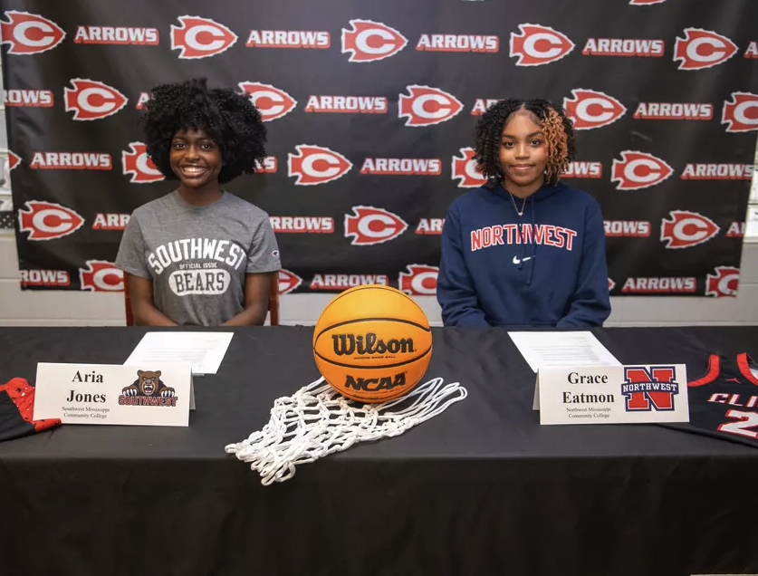 Lady Arrows sign to play college ball