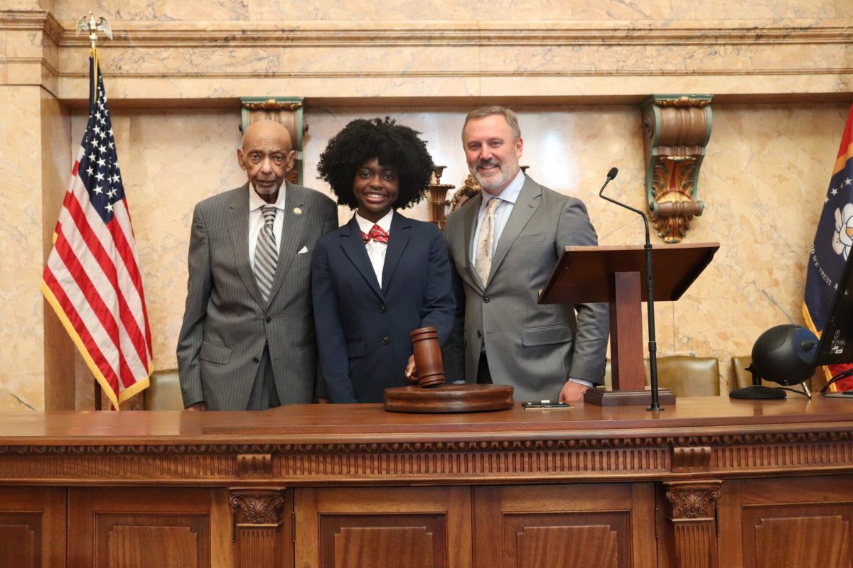 Aria Jones (center)
