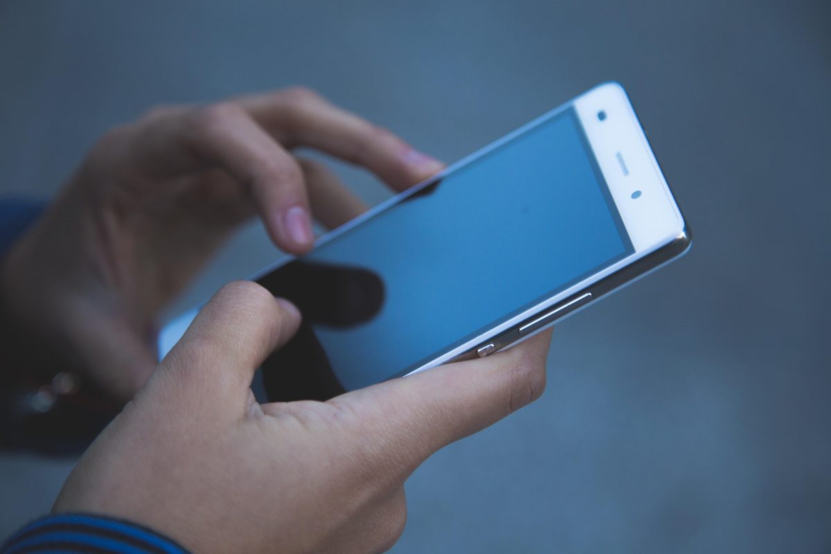 hands holding a smart phone