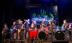 Attaché Show Choir closes another winning season