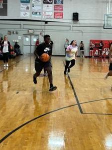 Jr. high students play teachers in basketball game